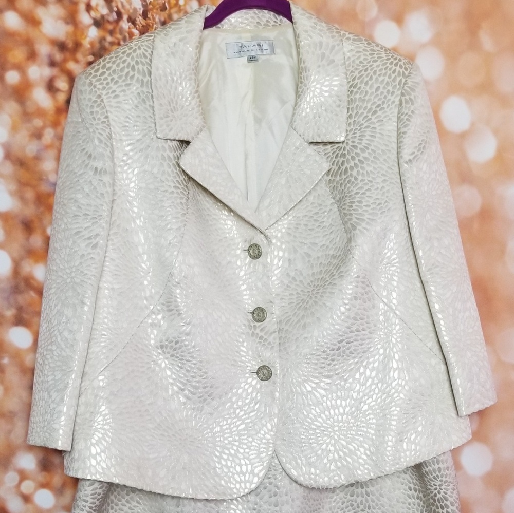 2 PC Tahari by Arthur Levine Size 22 W